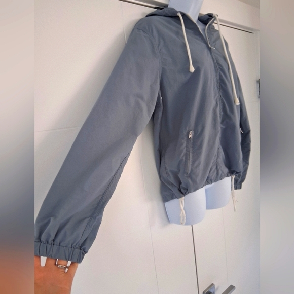 Brandy Melville- J. Galt Shanghai/ Gray Hooded Zip-Up Jacket/ US S - Picture 4 of 13